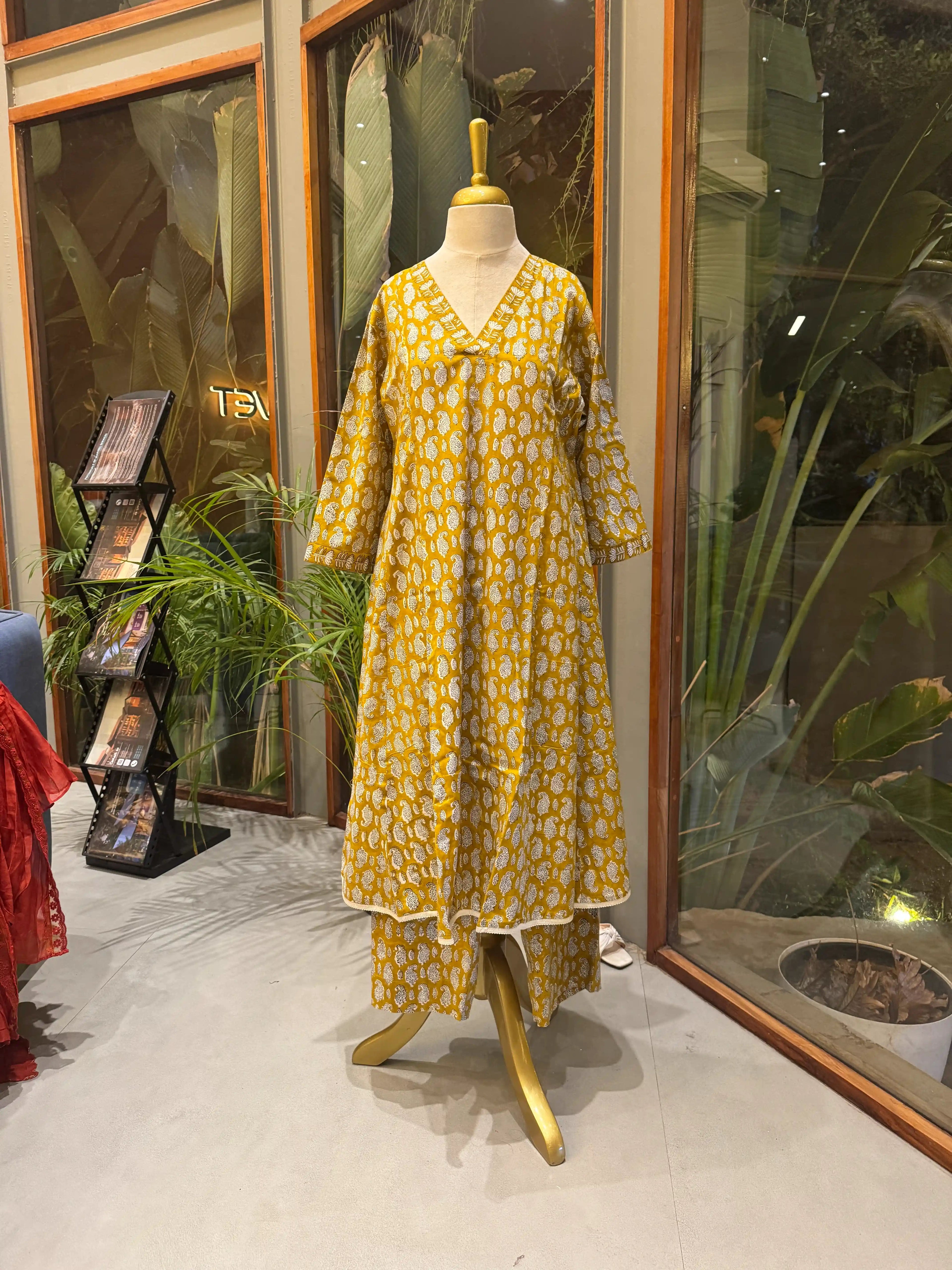 NIRA ANARKALI SET Tulen