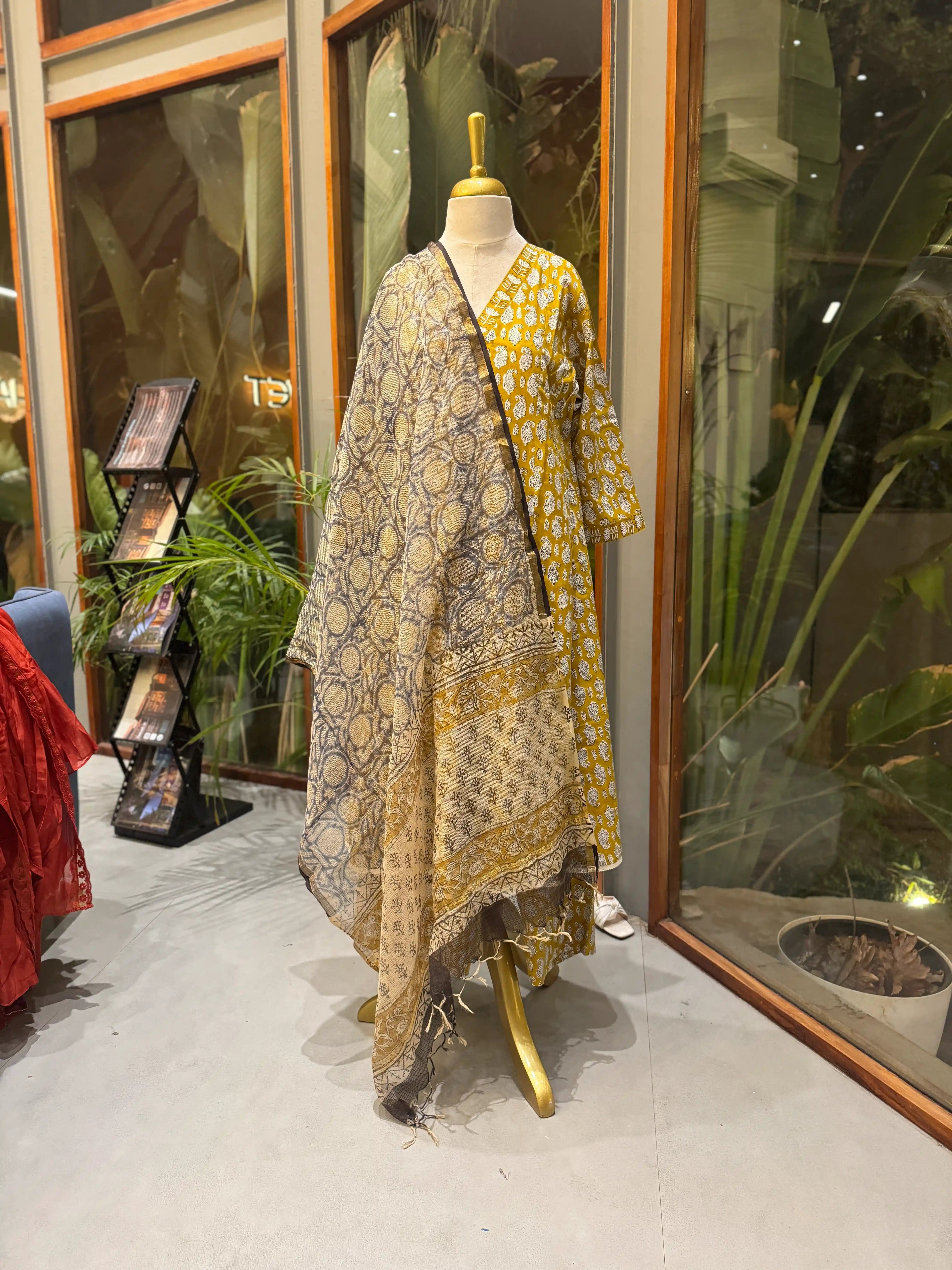 NIRA ANARKALI SET Tulen