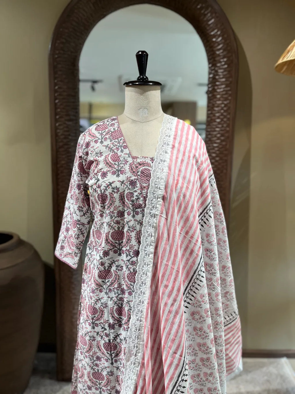LAYANA KURTI SET