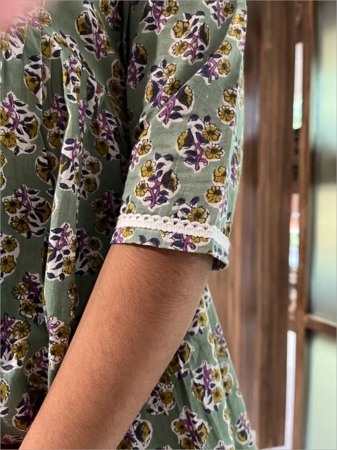 SHORT TOP