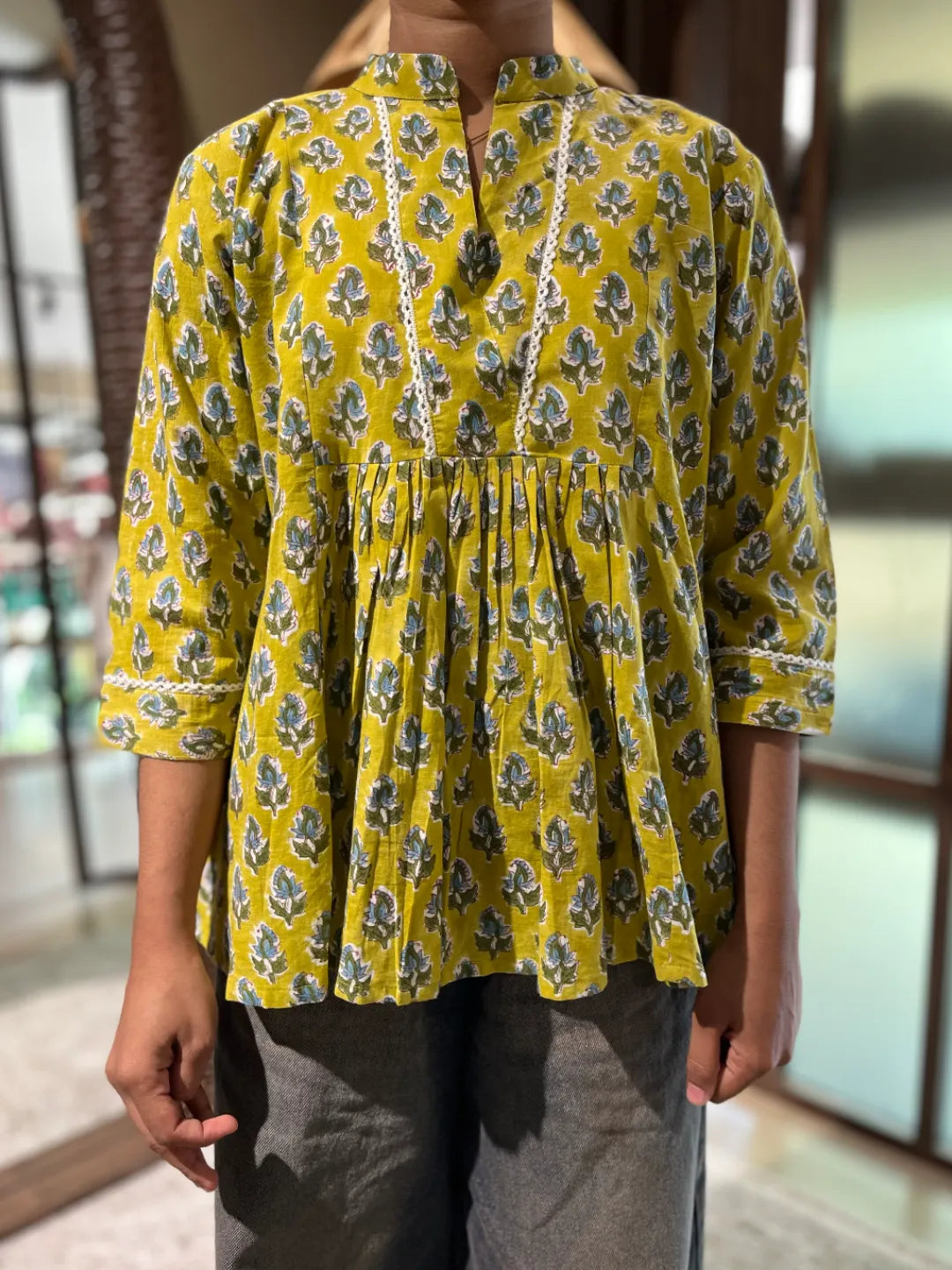 SHORT TOP