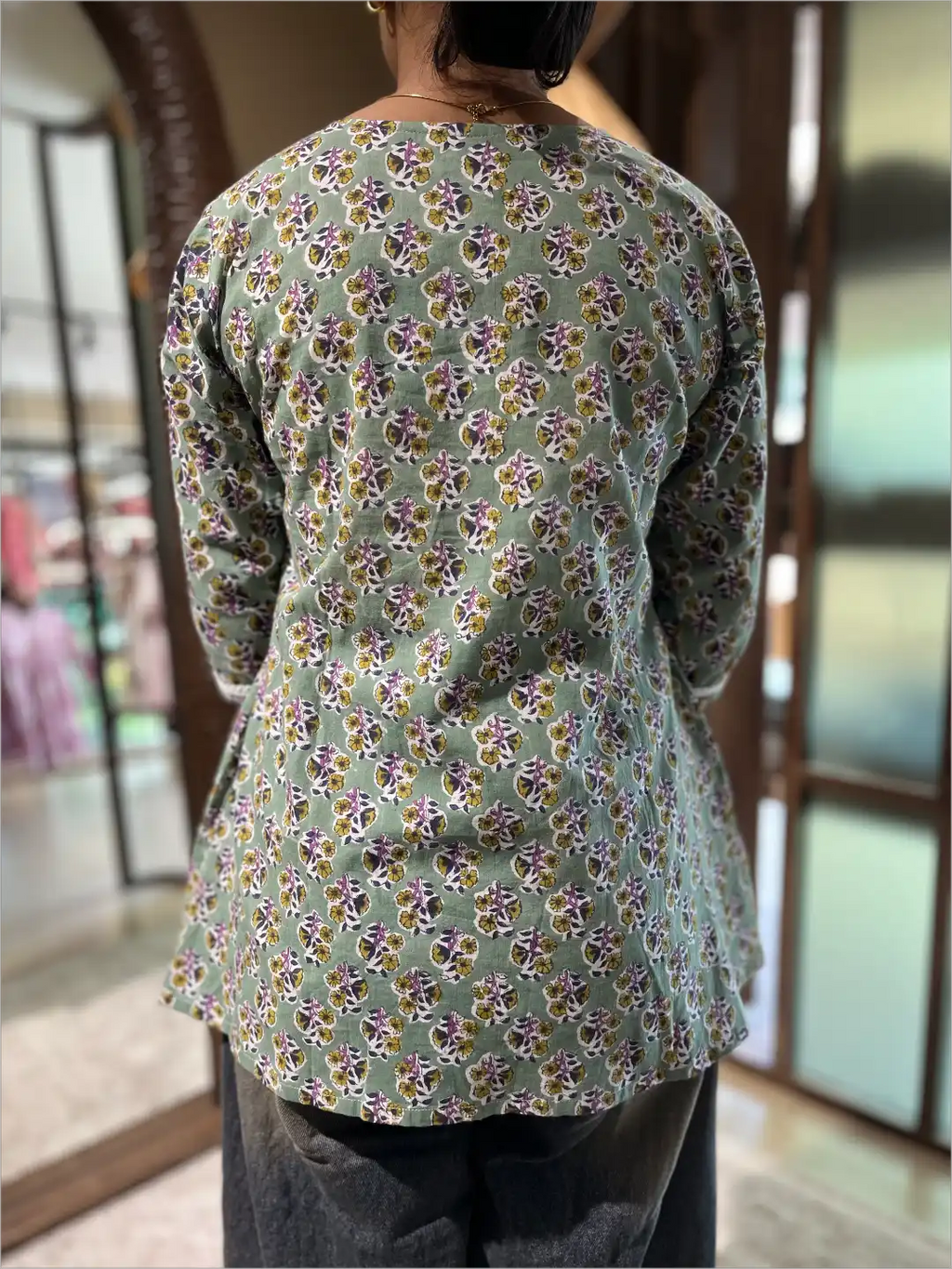 SHORT TOP