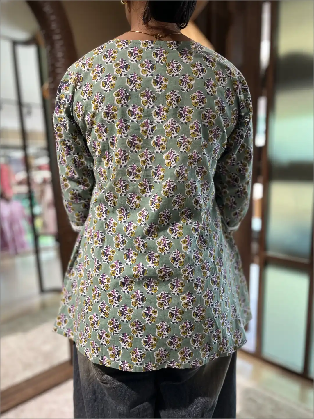 SHORT TOP