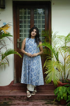 SPAGATTI - BLUE & LVORY WHIE